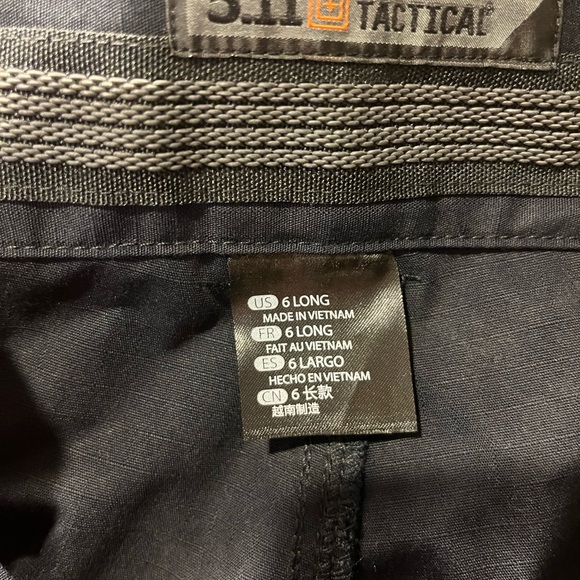 Gently used Women’s 5.11 Tactical EMS pants. Excellent condition.  Navy. size 6L - Picture 3 of 11